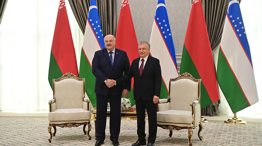 白俄罗斯总统亚历山大·卢卡申科正式访问期间在塔什干与乌兹别克斯坦总统沙夫卡特·米尔济约耶夫会晤