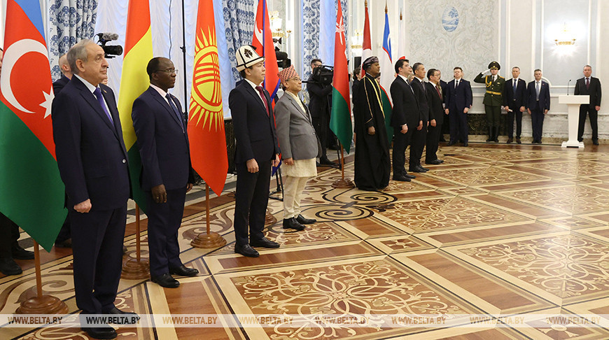 阿塞拜疆、乌兹别克斯坦、吉尔吉斯斯坦、土耳其、日本、尼泊尔、阿曼苏丹国和几内亚共和国大使向国家元首递交国书。
