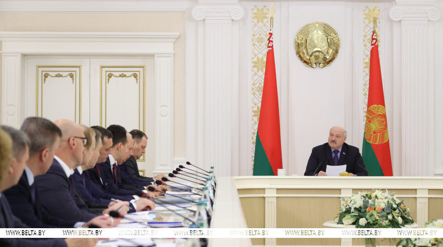 亚历山大·卢卡申科在与部长会议领导人开会期间