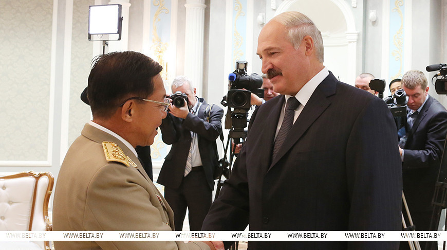 亚历山大·卢卡申科与敏昂莱 2014年11月4日