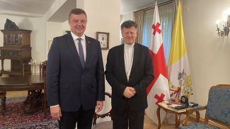 尼古拉·罗加什丘克和安特·约日奇。图源：白俄罗斯驻格鲁吉亚大使馆