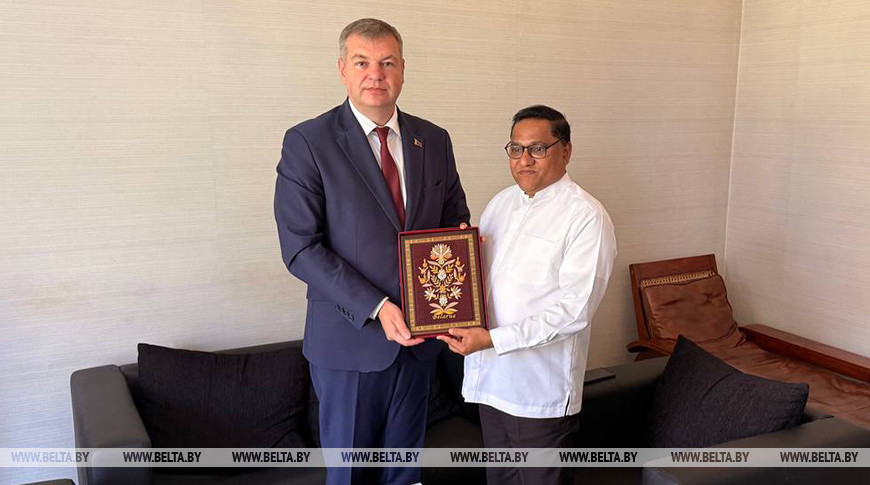 米哈伊尔·卡斯科和维吉塔·赫拉特 图源：外交部