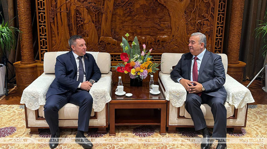 尤里·戈尔洛夫和库尔本·哈基姆佐达 图源：农业和粮食部