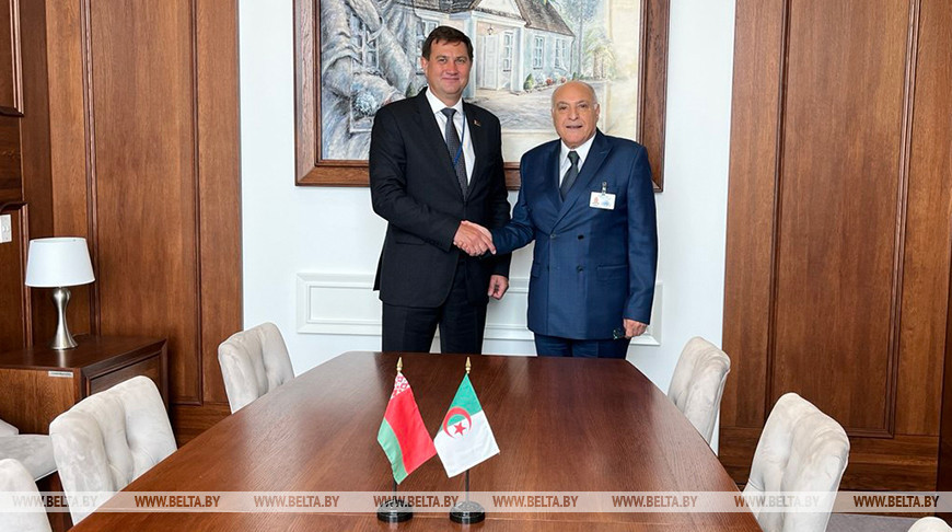 马克西姆·雷任科夫和艾哈迈德·阿塔夫 图源：外交部